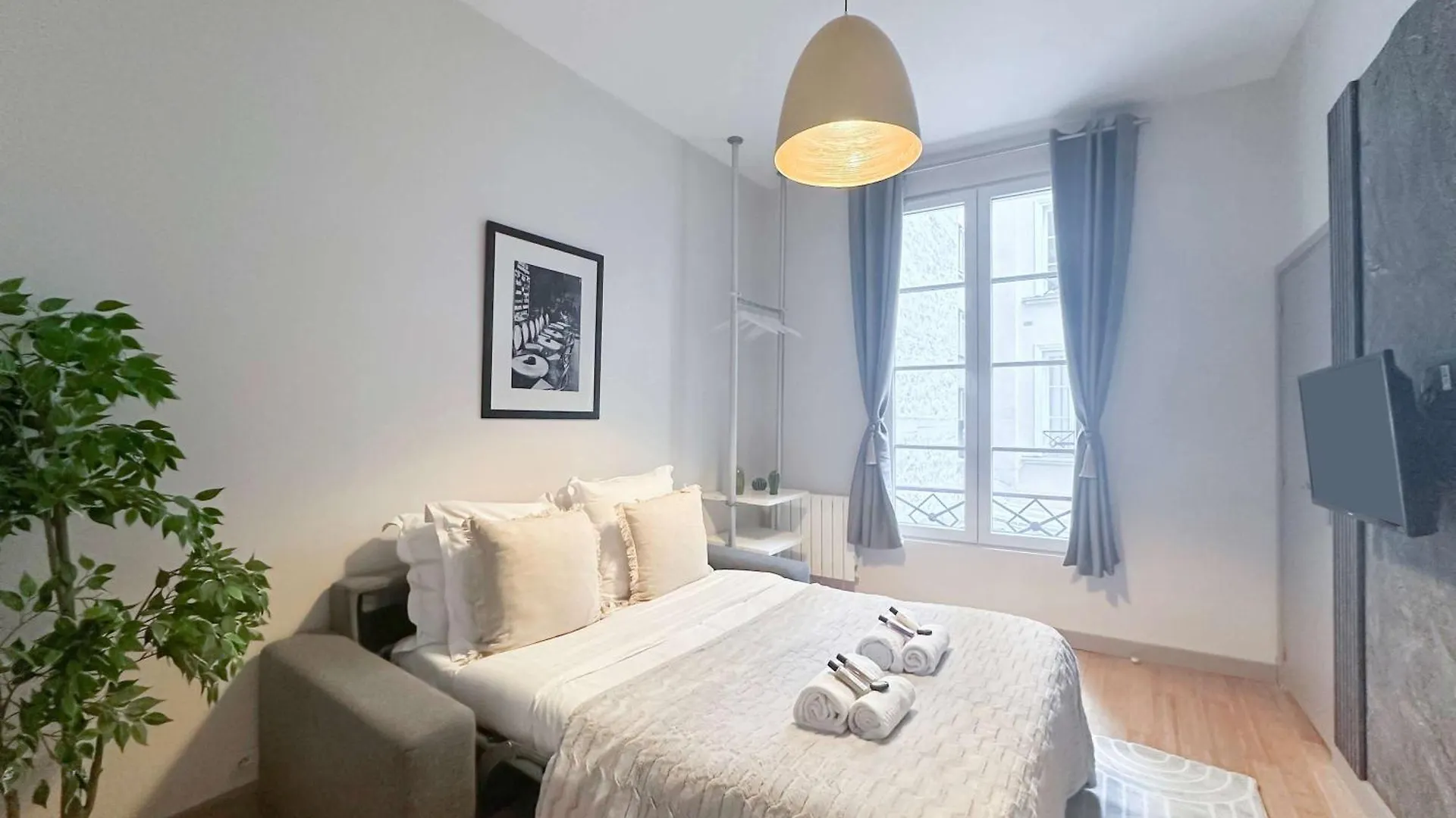 Apartment Parisian Retreat Champs-Elysees Area