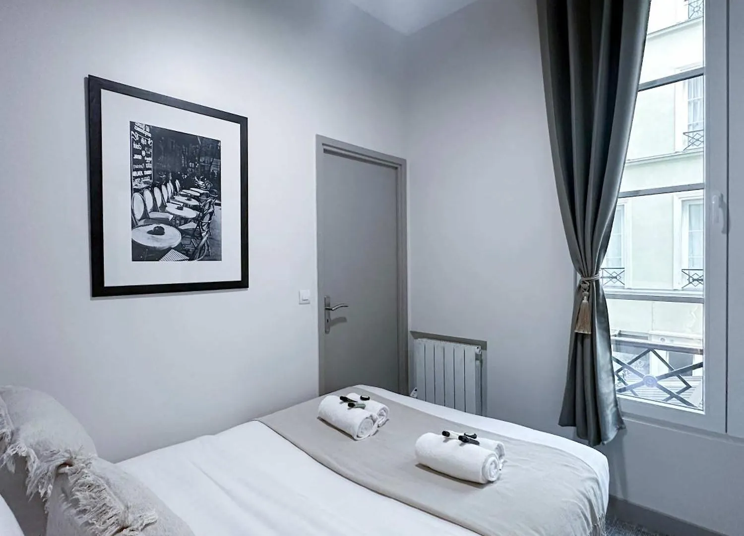 Apartment Parisian Retreat Champs-Elysees Area
